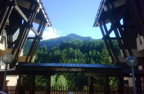 Saint-Etienne-de-Tinee Apartment | STUDIO cabin with underground parking Auron 50 meters from the first ski lift