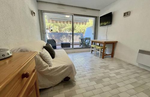 Le Grau-Du-Roi Apartment | STUDIO CABINE 4 PERSONNES AVEC TERRASSE ET PLACE DE PARKING PRIVATIVE