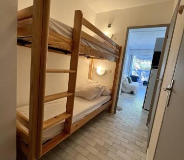 Le Grau-Du-Roi Apartment | STUDIO CABINE 4 PERSONNES AVEC TERRASSE ET PLACE DE PARKING PRIVATIVE