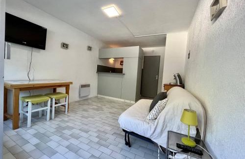 Le Grau-Du-Roi Apartment | STUDIO CABINE 4 PERSONNES AVEC TERRASSE ET PLACE DE PARKING PRIVATIVE