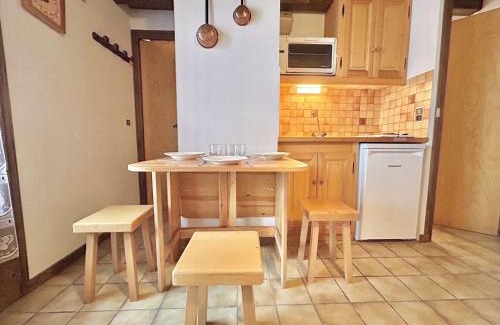 Crest-Voland Apartment | Studio Cabine, 4 Pers. - Balcon, Parking Privé, à 100m des Pistes et Commerces - FR-1-595-77