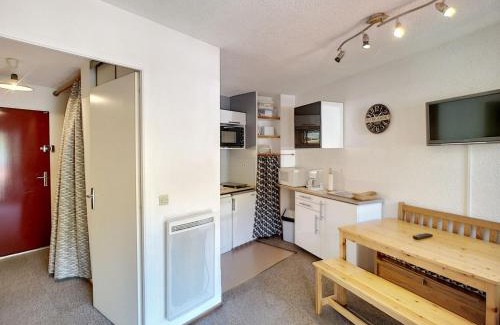 Les Bruyeres Apartment | Studio cabine 4 pers, ski aux pieds, Les Menuires - FR-1-178-150