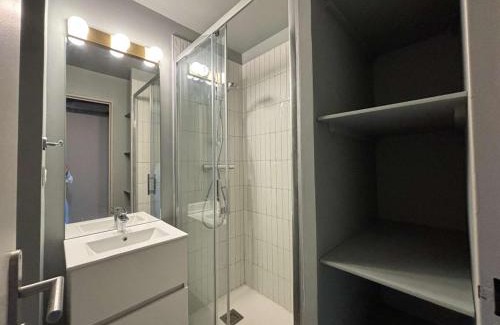 La Croix des Gardes Apartment | Studio cabine 5 couchages Cannes la Bocca avec piscine et parking - FR-1-609-102