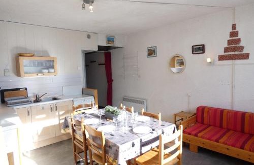 Piau Engaly Apartment | Studio cabine 6 pers. avec balcon exposition Sud, salon avec LCD et DVD, cuisine équipée, casier à ski - FR-1-457-196