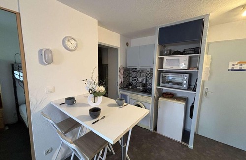 Saint-Pierre-la-Mer Apartment | Studio cabine avec loggia fermée et parking à 800m de la plage, animaux admis - FR-1-229D-155