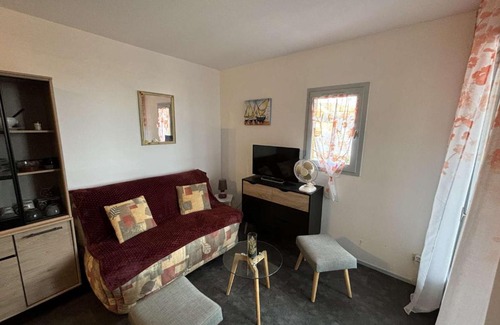 Saint-Pierre-la-Mer Apartment | Studio cabine avec loggia fermée et parking à 800m de la plage, animaux admis - FR-1-229D-155