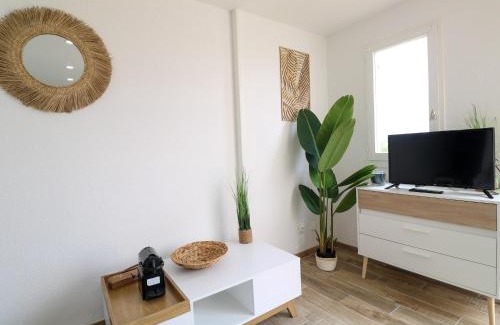 Saint-Cyprien Plage Apartment | Studio cabine climatisé avec piscine et parking, accès direct à la plage - FR-1-753-17