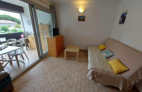 Le Grau-dʼAgde Apartment | Studio Cabine Lumineux avec Piscine, Parking et Loggia au Grau d'Agde - FR-1-423-310