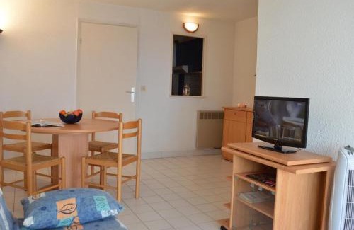 Frejus Plage Apartment | Studio cabine pour 4 avec terrasse, près de Port Fréjus - FR-1-226A-249
