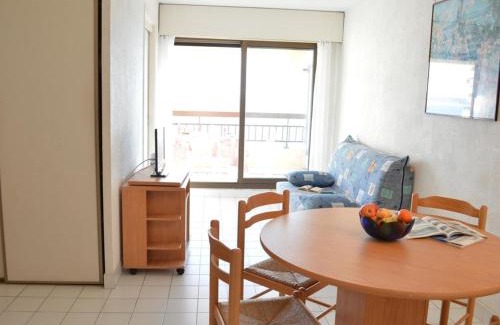 Frejus Plage Apartment | Studio cabine pour 4 avec terrasse, près de Port Fréjus - FR-1-226A-249