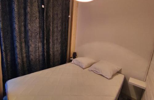 Argeles Plage Apartment | Studio Cabine Rénové, Terrasse et Parking, à 500m de la Plage - FR-1-776-61
