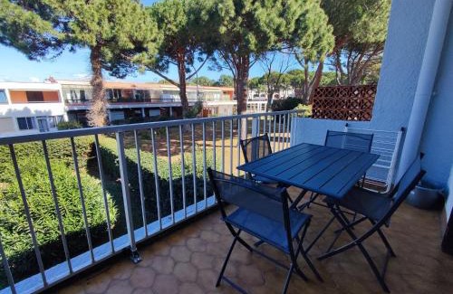 Argeles Plage Apartment | Studio Cabine Rénové, Terrasse et Parking, à 500m de la Plage - FR-1-776-61