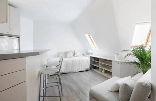 Champs-Elysees Apartment | Studio Calme et Idéalement Situé