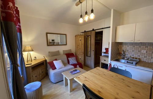 Allos Apartment | STUDIO CENTER RESORT LA FOUX D'ALLOS SLEEPS 4 MOUNTAIN CHALET ATMOSPHERE