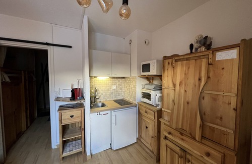 Allos Apartment | STUDIO CENTER RESORT LA FOUX D'ALLOS SLEEPS 4 MOUNTAIN CHALET ATMOSPHERE