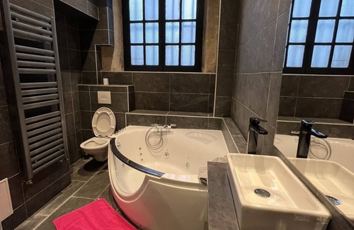 Rouen City Centre Apartment | Studio Centre Ville Tout Confort Avec SDB Équipée Dune Baignoire Jacuzzi