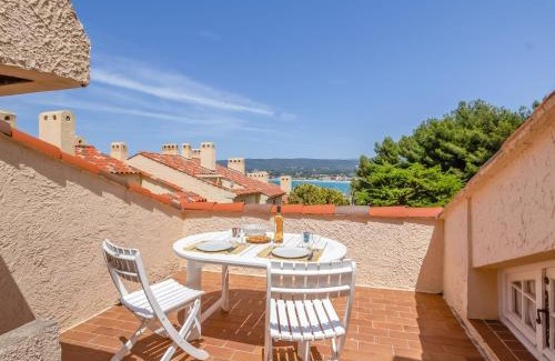 La Madrague Apartment | Studio Château de la Madrague-8 by Interhome