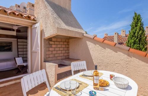 La Madrague Apartment | Studio Château de la Madrague-8 by Interhome