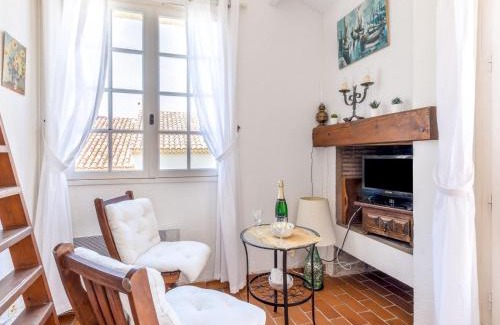 La Madrague Apartment | Studio Château de la Madrague-8 by Interhome