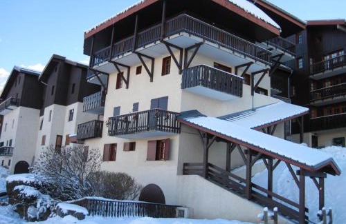 Montchavin Apartment | Studio chaleureux au centre, proche des pistes avec balcon - FR-1-181-2510