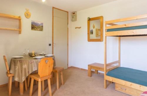 Montchavin Apartment | Studio chaleureux au centre, proche des pistes avec balcon - FR-1-181-2510