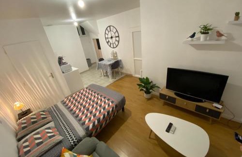 Excideuil Apartment | Studio chaleureux Centre Ville