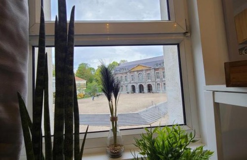 Maubeuge Apartment | Studio chaleureux et élégant en hyper centre de Maubeuge avec vue sur la porte de Mons et la place Vauban