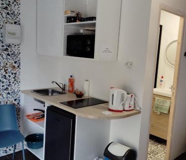 Vernon Apartment | Studio chaleureux sans-visà-vis