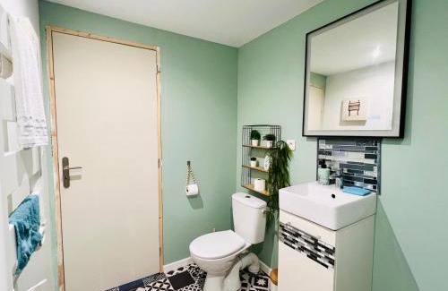 Calais Frethun Apartment | Studio chic avec parking