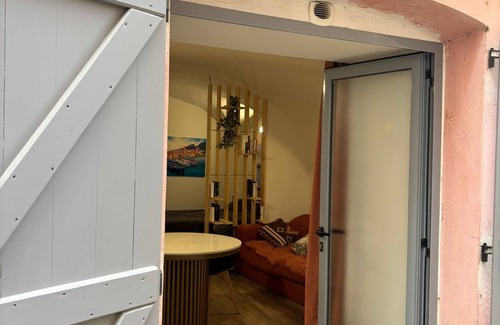 Bastia Apartment | Studio-City-Ensuite with Bath