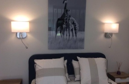 Villeneuve-les-Avignon Apartment | Studio climatisé avec petit jardin