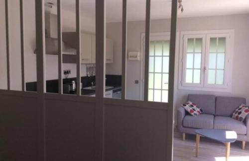 Villeneuve-les-Avignon Apartment | Studio climatisé avec petit jardin