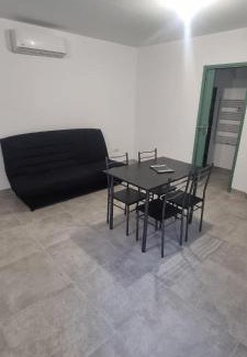 La Belle de Mai Apartment | Studio Climatisé 2 couchages