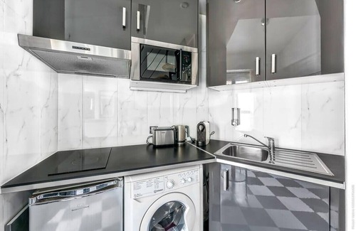 8th Arrondissement Apartment | Studio Colisee - Champs Elysees by B'Your Home
