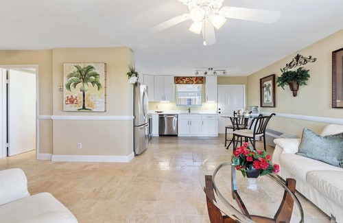 Bonita Springs Condo | Studio condo across the street from the beach - BBT5902