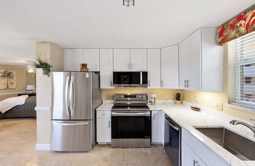 Bonita Springs Condo | Studio condo across the street from the beach - BBT5902