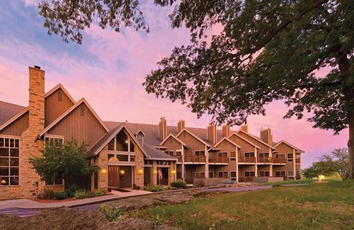 Hanover Condo | Studio Condo Outdoor Golf in Galena!