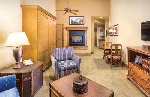 Hanover Condo | Studio Condo Outdoor Golf in Galena!