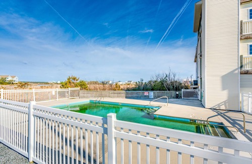 Surf City Apartment | Studio condo with ocean views, pool, deck, & central AC