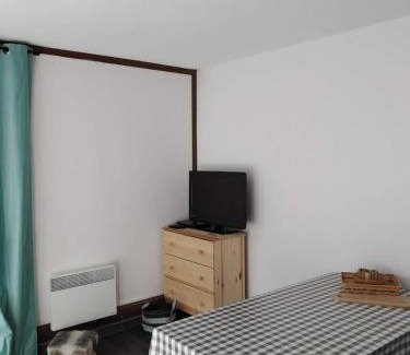 Saint-Etienne-de-Tinee Apartment | Studio Constellations d'Auron