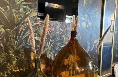 Montaigu-le-Blin Apartment | Studio cosy à Montaigu-le-Blin avec jardin et parking - FR-1-489-520