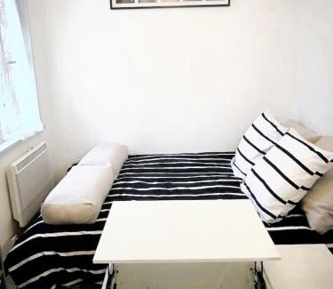 Montargis Apartment | Studio cosy à Montargis - 13 m² - Parking inclus