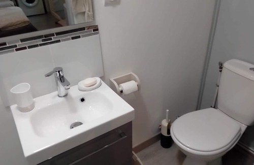 Bourges Apartment | Studio Cosy 5mn à Pied Centre Ville, Arrêt bus , web