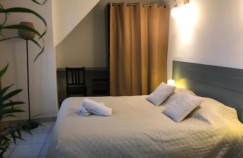 Alencon Apartment | Studio Cosy & Bohème