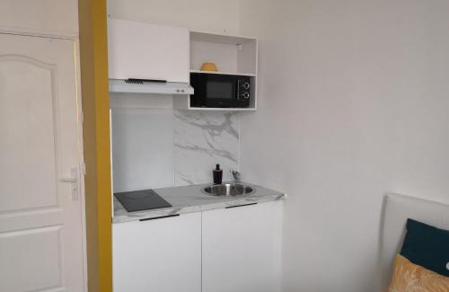 Saint-Quentin Apartment | STUDIO COSY- CHALEUREUX- QUARTIER CALME- Wifi