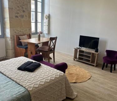 Langon Apartment | Studio cosy en pierre au cœur du vieux Langon