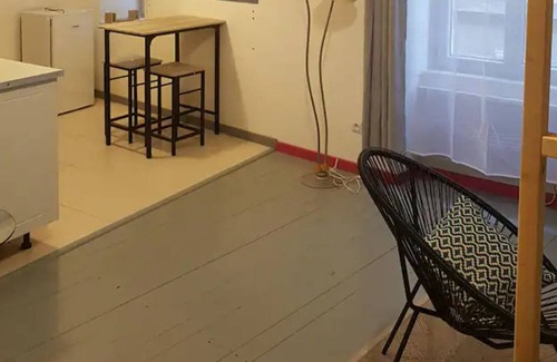 Viviers Apartment | Studio cosy neuf dans village médieval