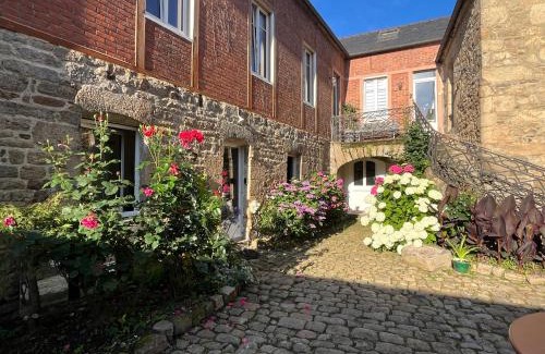 Guingamp Apartment | Studio cosy tout équipé en cœur de ville au calme