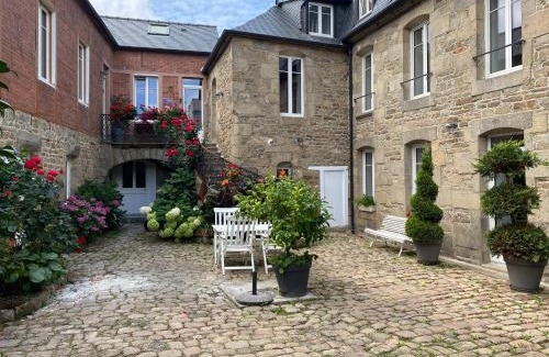 Guingamp Apartment | Studio cosy tout équipé en cœur de ville au calme