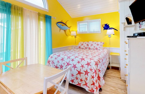 Hatteras Cottage | Studio cottage with on-site beach access, 2 decks, & central AC